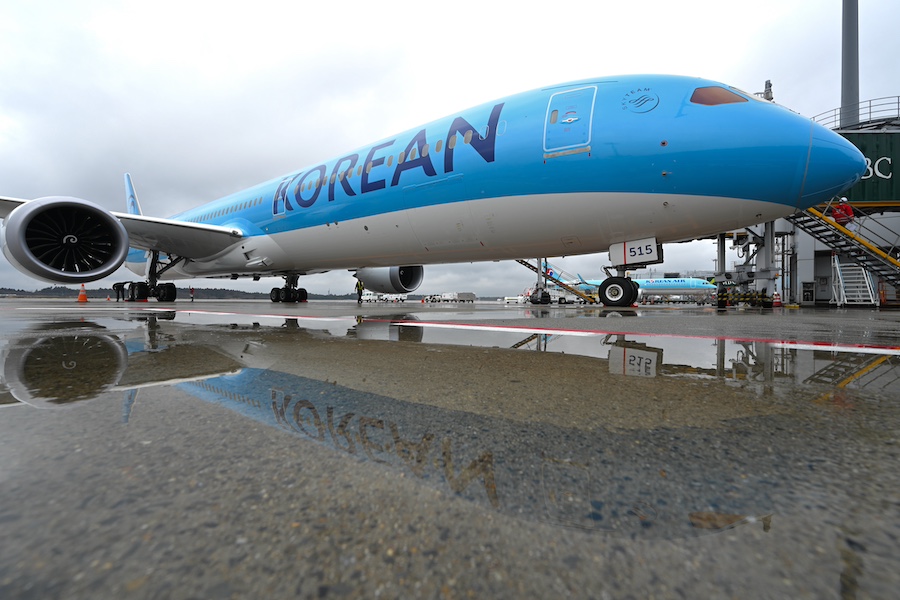 大韓航空、41年ぶりの新ロゴ描いた787-10就航 初便を東京/成田線に投入