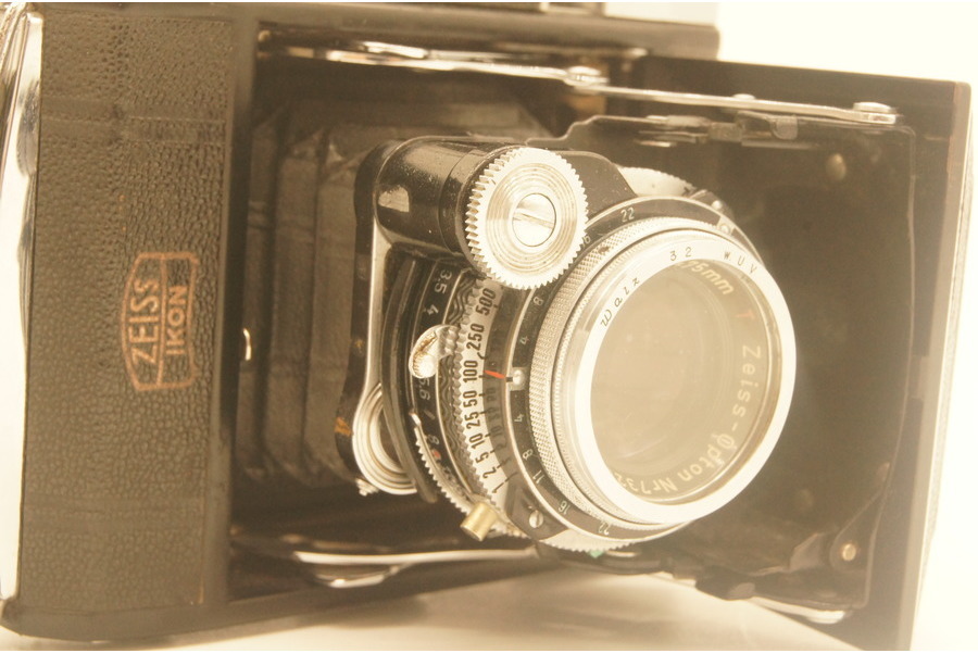 1930年代の遺産!!ZEISS IKON社のカメラが入荷!!【幕張店】｜2020年09月