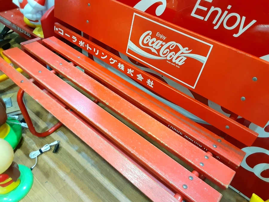 昭和レトロ】Coca Cola (コカコーラ) 木製ベンチ入荷いたしました