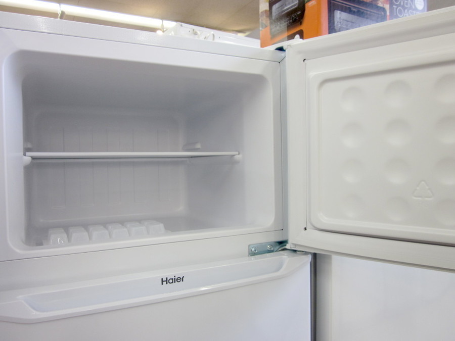 Hisense(ハイセンス) 130L 2ドア冷蔵庫 2017年製「HR-D1302」｜2020年