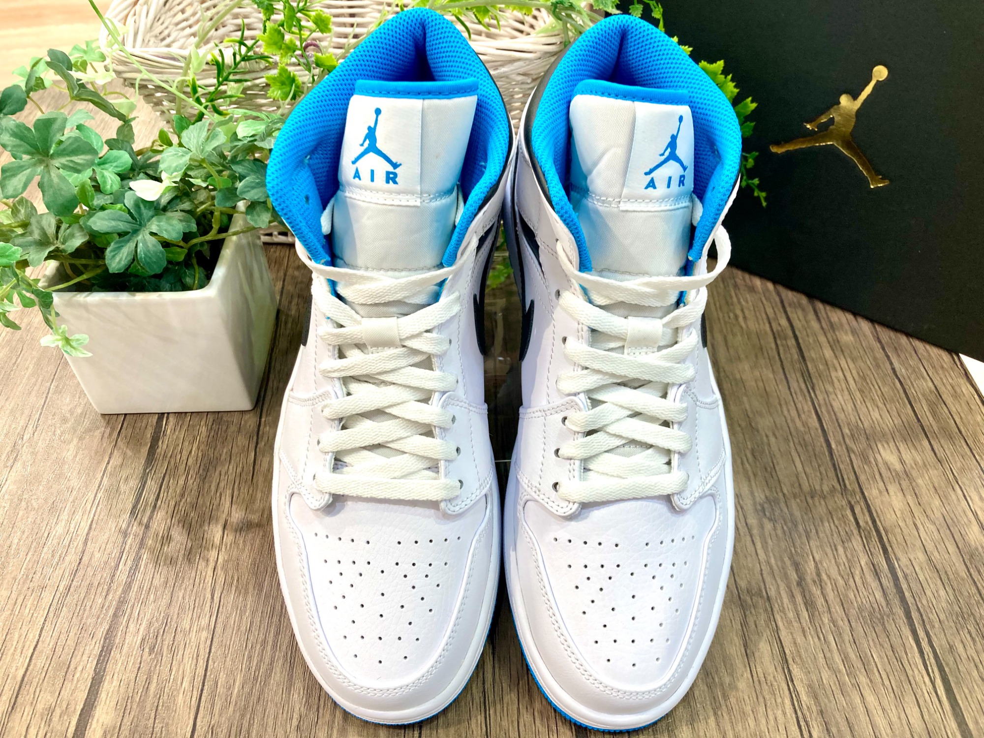 NIKE Air Jordan(エアジョーダン) 1ミッドスニーカー 