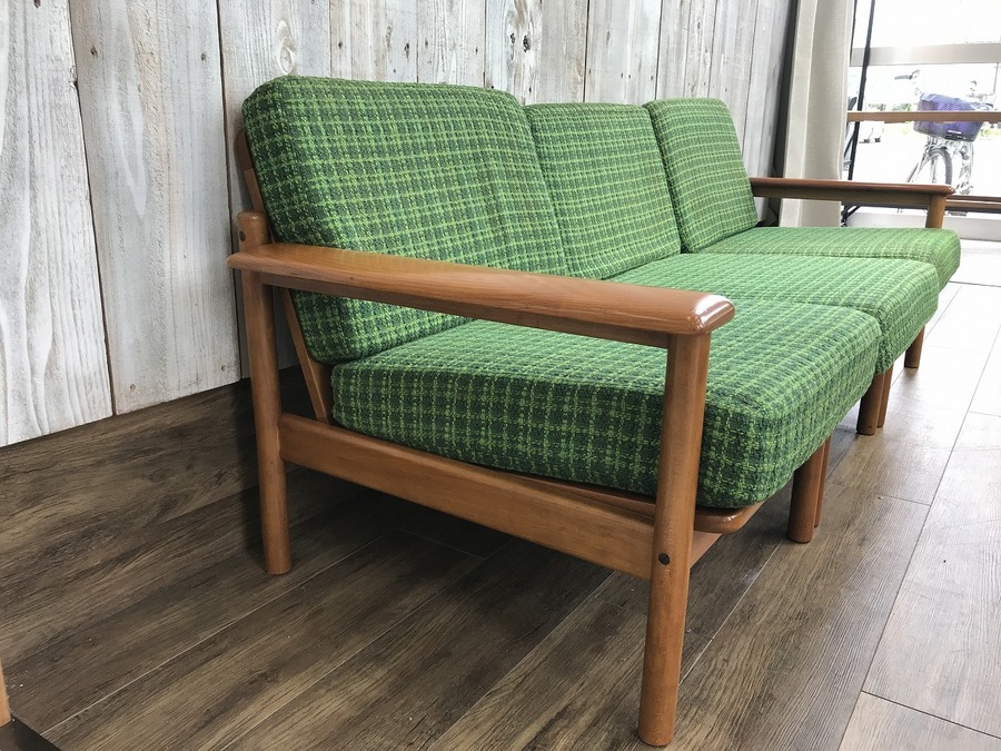 KOSUGA（コスガ）】ミッドセンチュリーデザインのセパレート式3人掛け