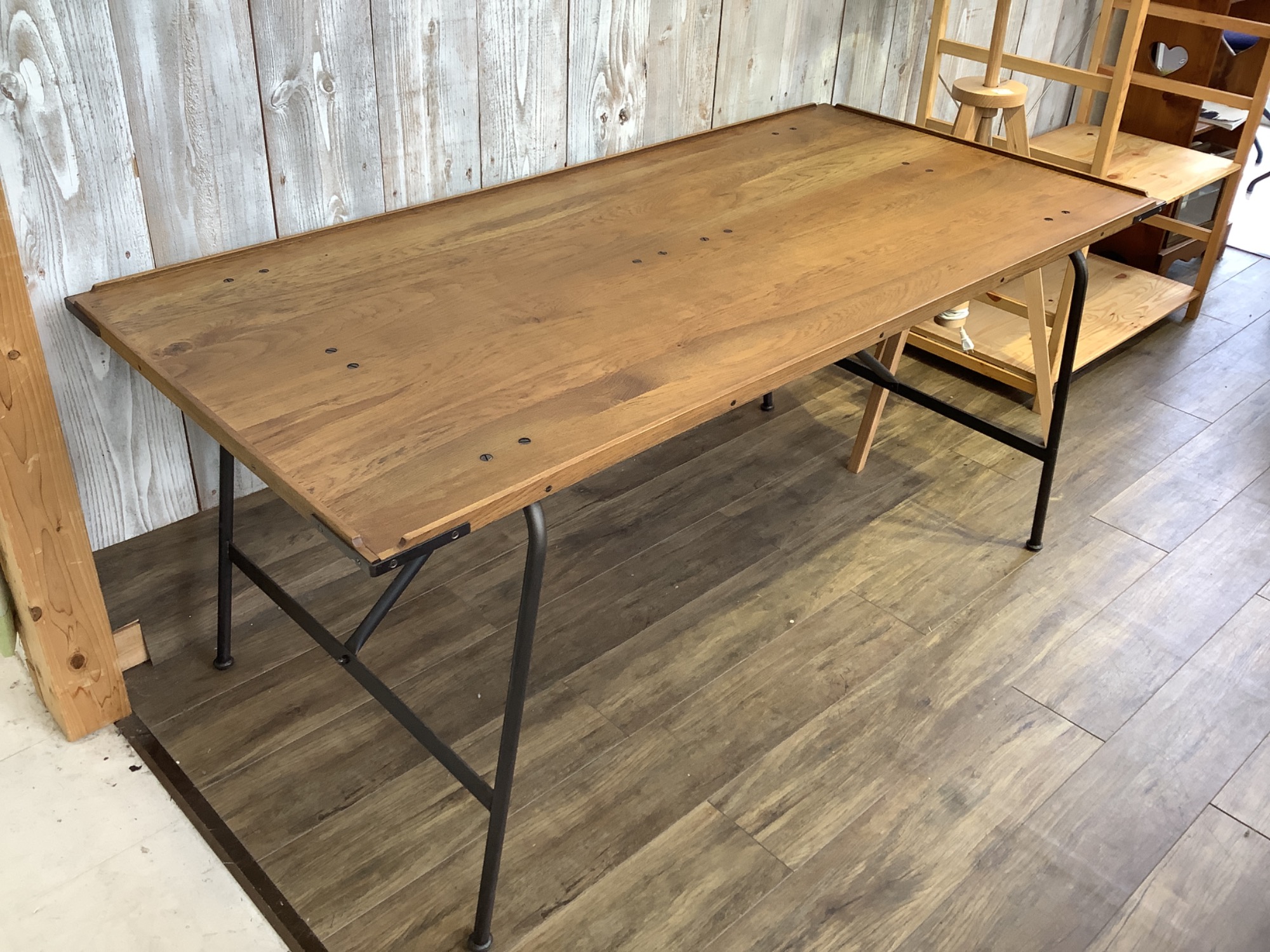 ACME Furniture（アクメファニチャー）】インダストリアルデザインの