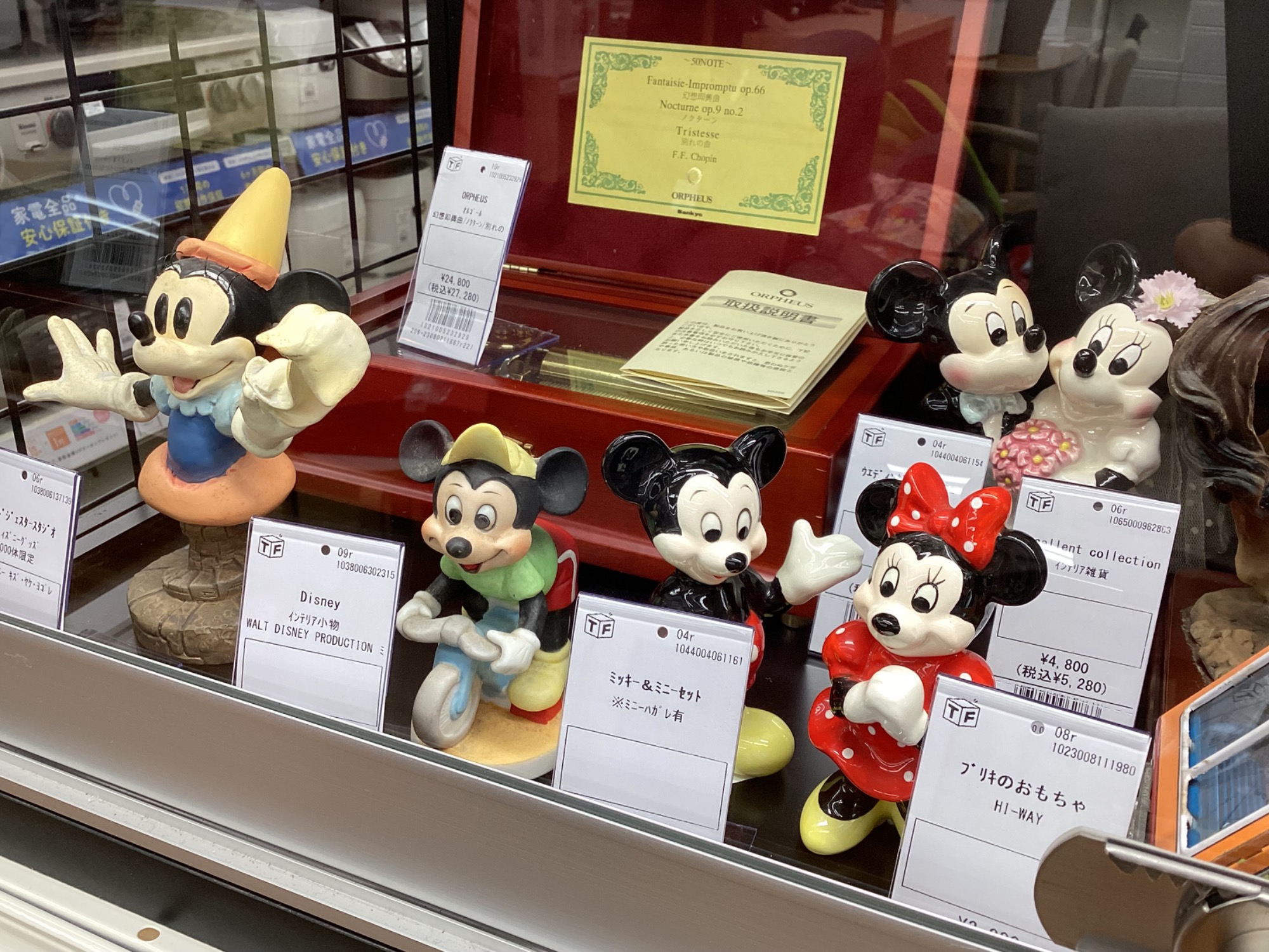 LLADRO（リヤドロ）のフィギュリン【テラスでお茶を】をご紹介致します