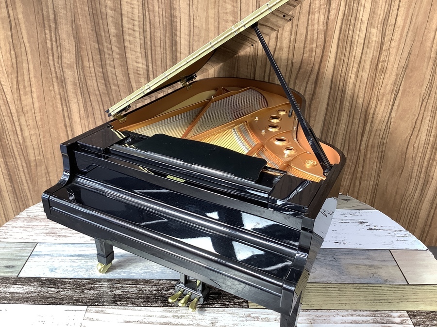 SEGA TOYS、1/6スケールのミニチュアグランドピアノのご紹介です