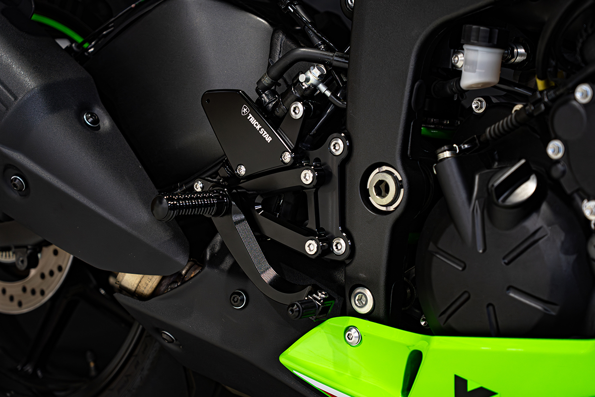 トリックスター / Ninja ZX-6R(24-26) バックステップ