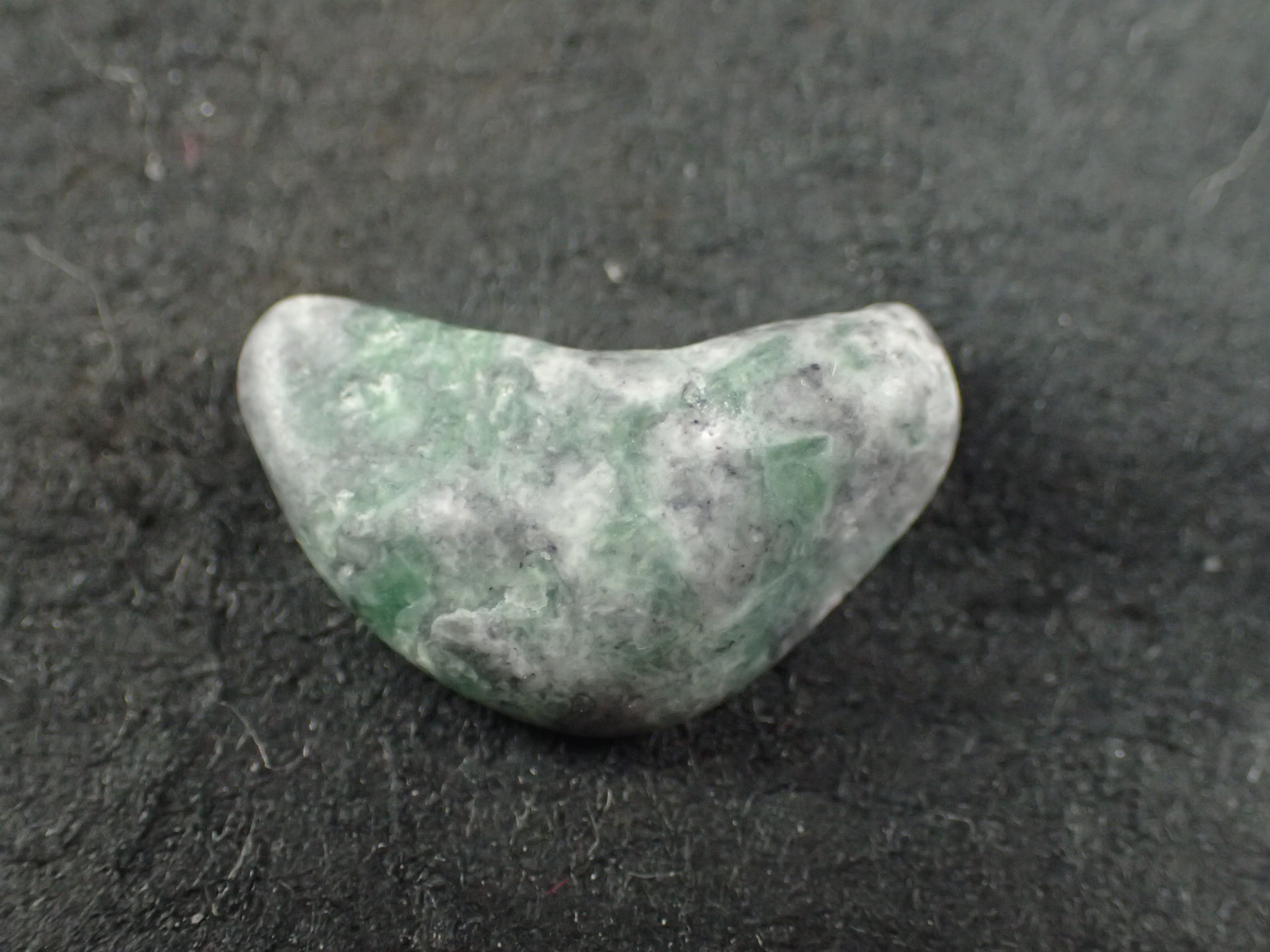 最高品質糸魚川翡翠(Itoigawa Jade) 新潟県糸魚川市産 ｜石の販売専門