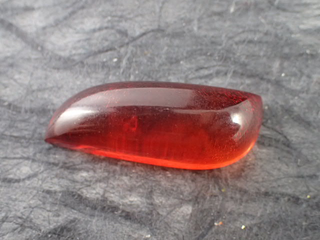 天然チェリーアンバー 自由カット ｜石の販売専門店【vec stone club】