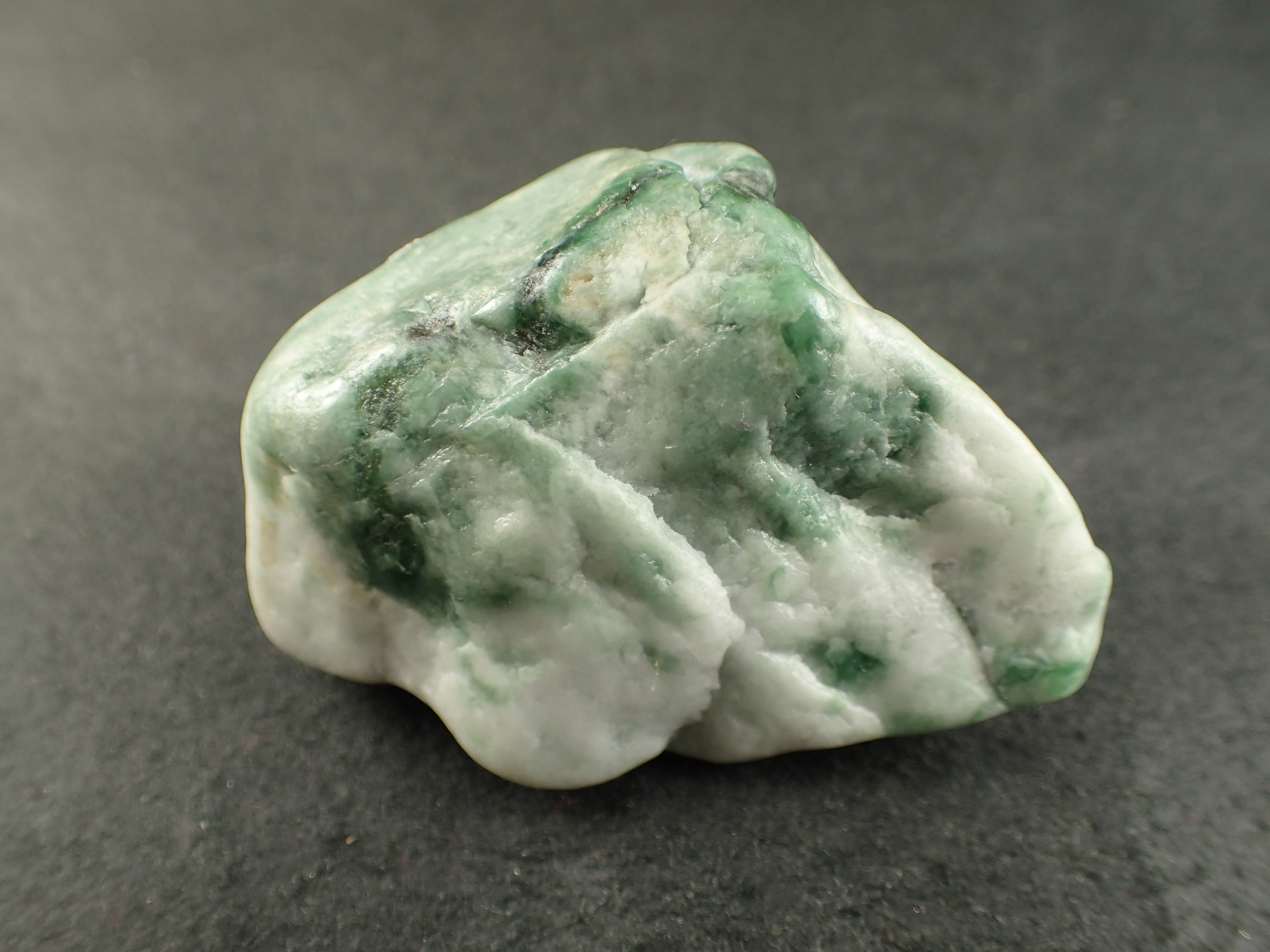 最高品質糸魚川翡翠(Jadeite from Niigata) 新潟県糸魚川市 産 ｜石の