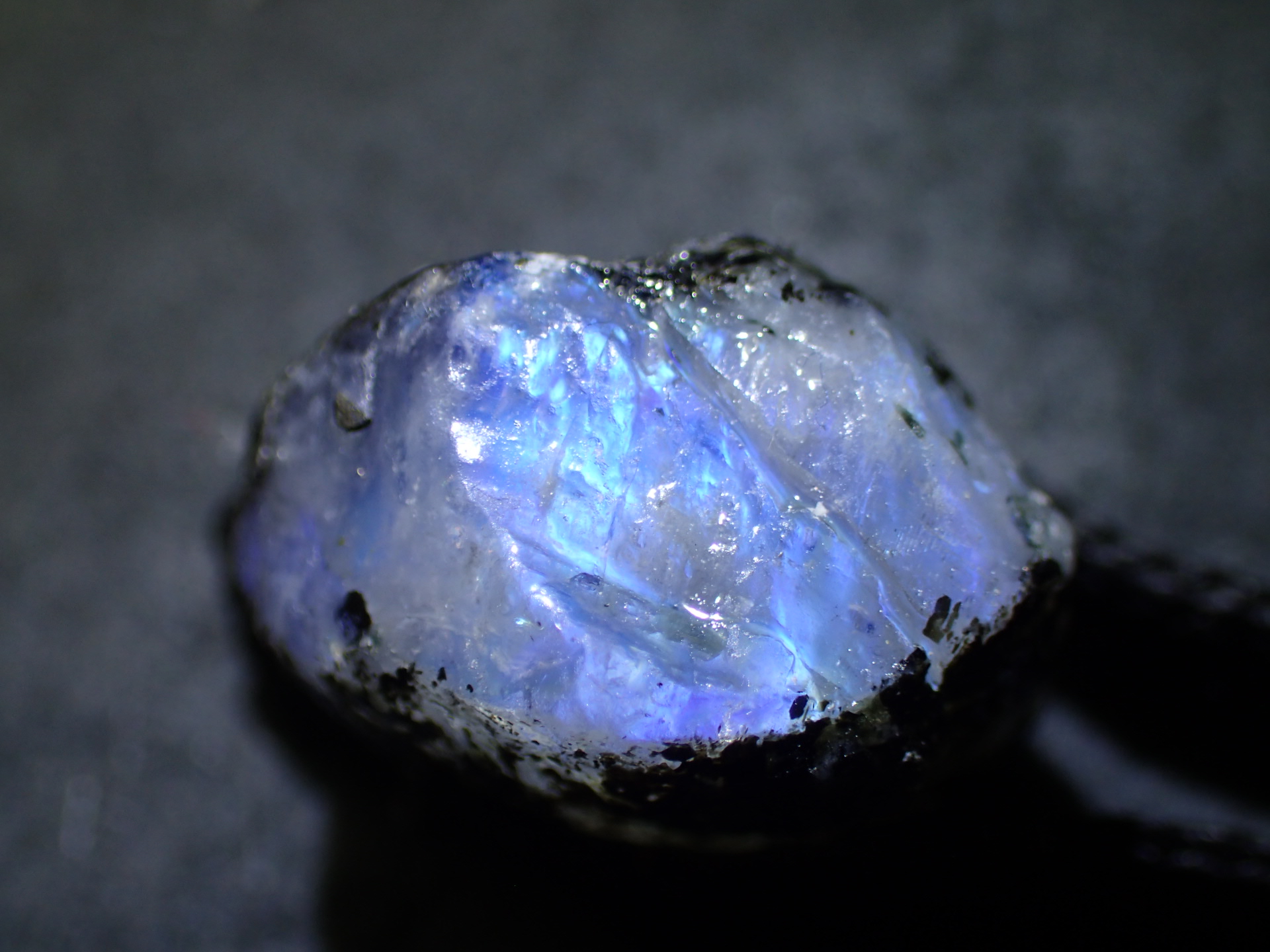 最高品質ロイヤルムーンストーン原石 スリランカ 産 ｜石の販売専門店