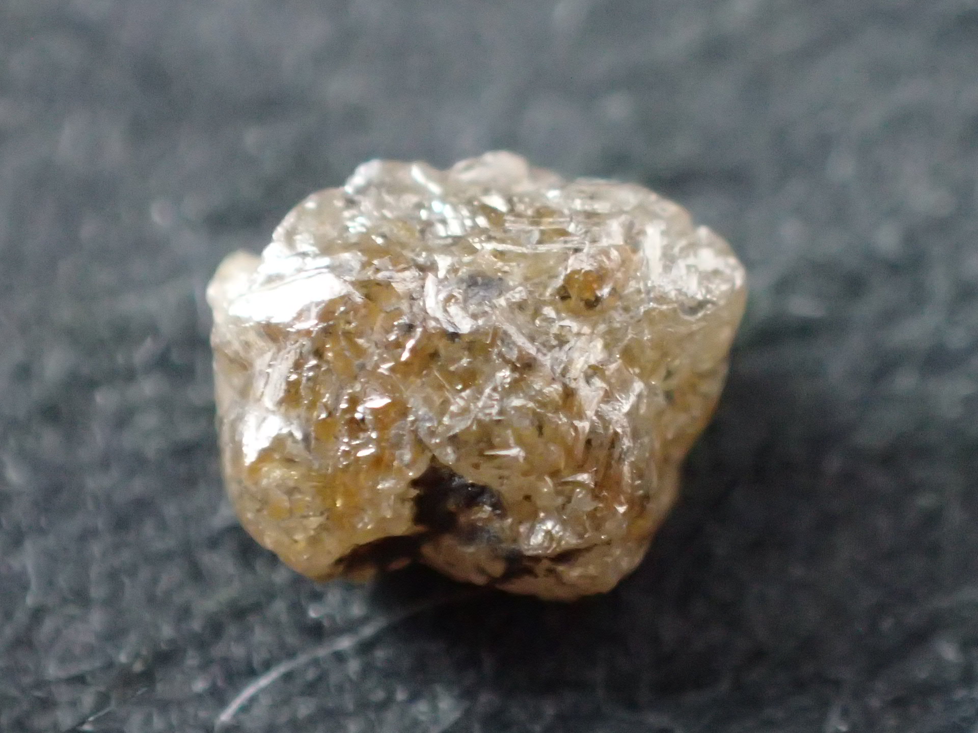 最高品質レッドダイヤモンド原石(Red Diamond) South Africa 産 ｜石の