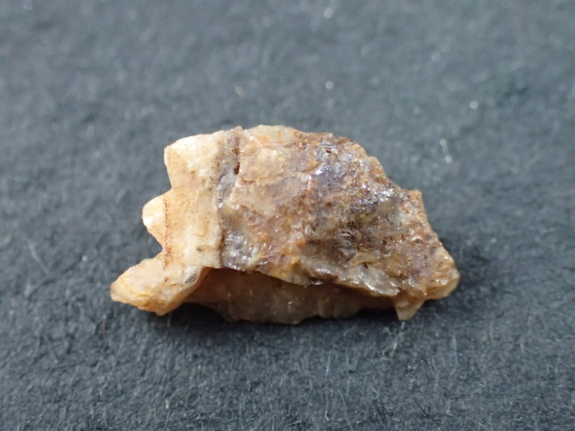 最高品質蛍光オパール 北海道然別湖西方産 ｜石の販売専門店【vec