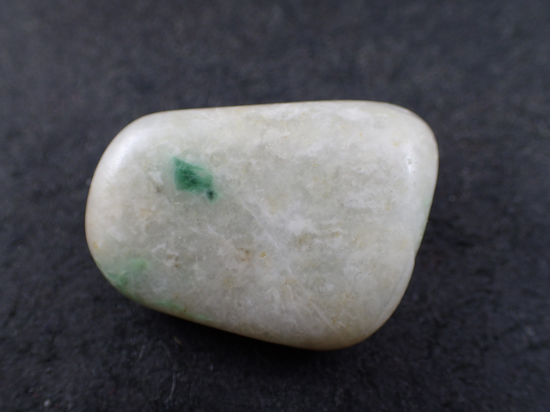 最高品質糸魚川翡翠(Itoigawa Jade) 新潟県糸魚川市産 ｜石の販売専門