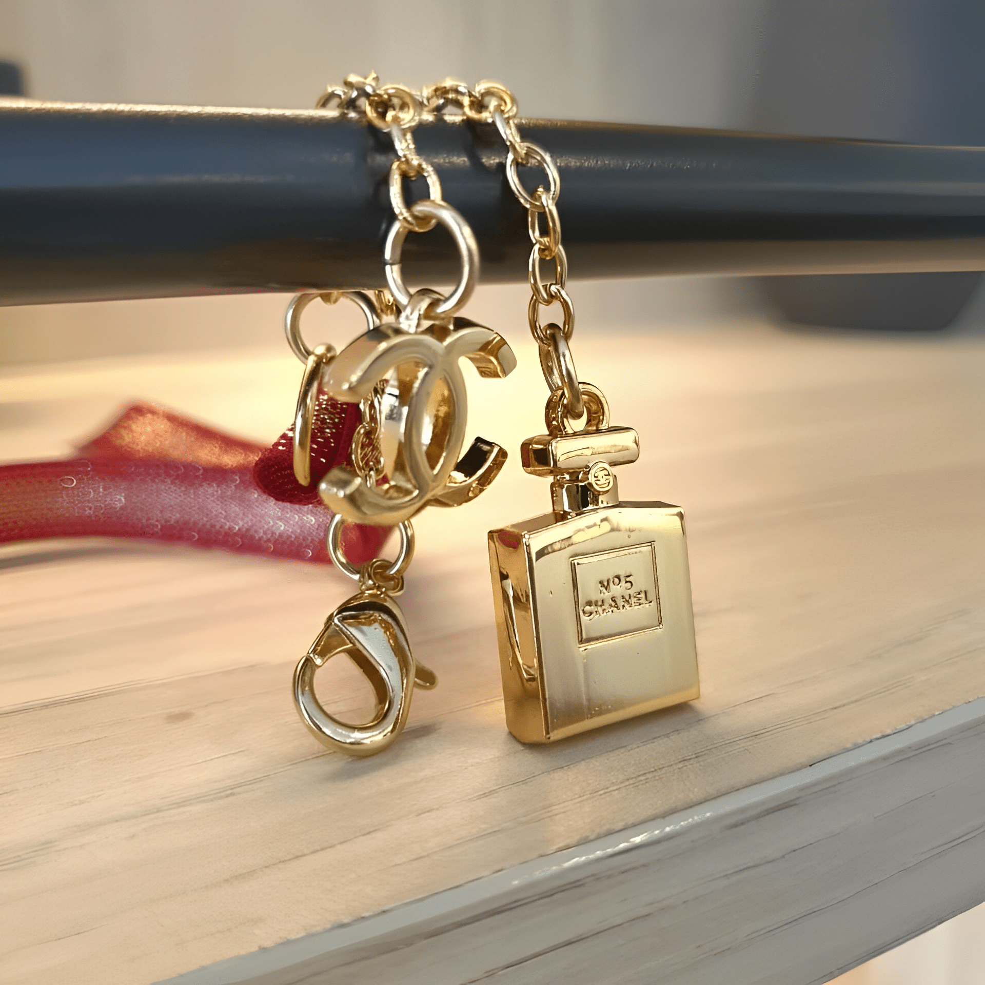 No 5 Keyring Holiday Edition