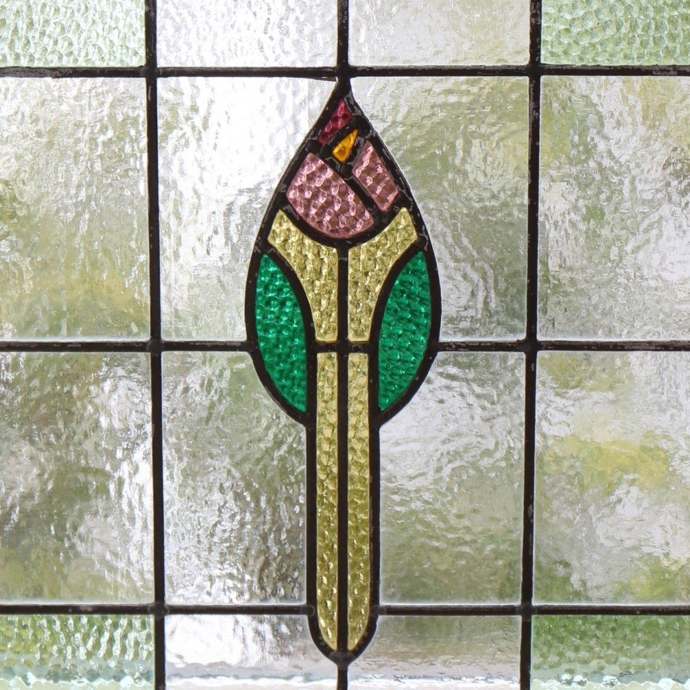 花咲くドロップ型のモチーフ♪ 英国アンティークのステンドグラス VC85
