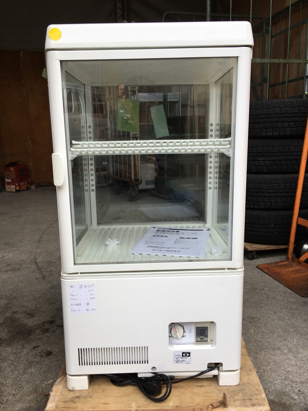 店舗閉店に伴い不要になったサンデン製の冷蔵ショーケース（AG-54XE