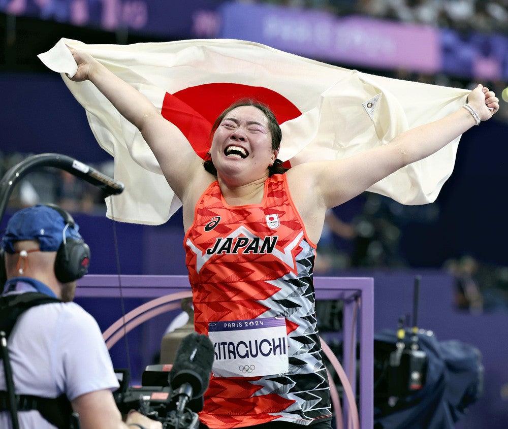 オリンピック：やり投げ北口榛花が陸上競技20年ぶり金メダル