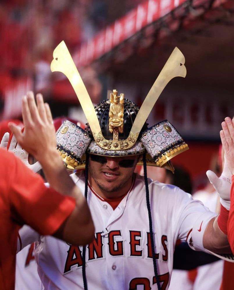 大谷翔平、ホーム開幕戦でマルチ…「日本の兜」第1号のトラウト