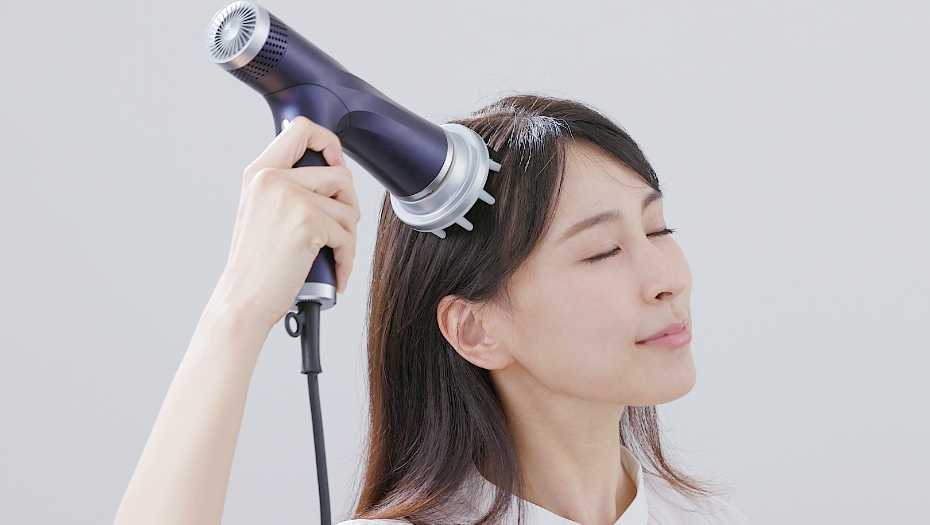 乾かすだけじゃない！スカルプケア付で髪の土台から美しく「リフト