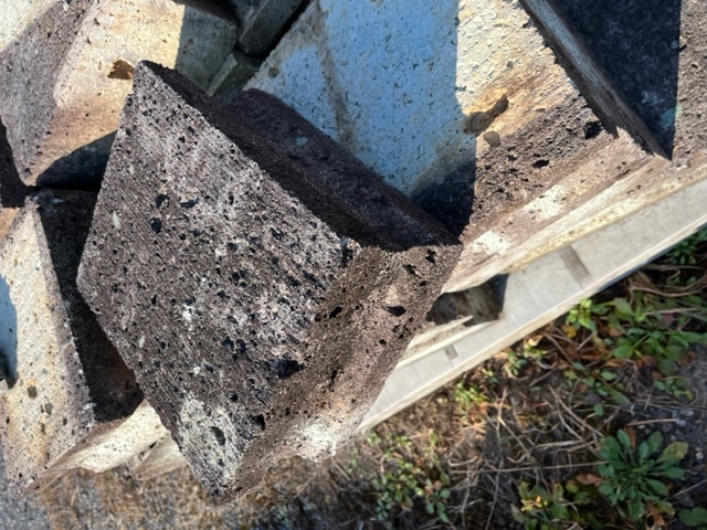 2級在庫古大谷石数量限定特価品。角欠け、空洞化、黒ずみあり 合口有無