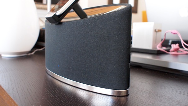 Big Sound From A Zeppelin Mini - Yanko Design