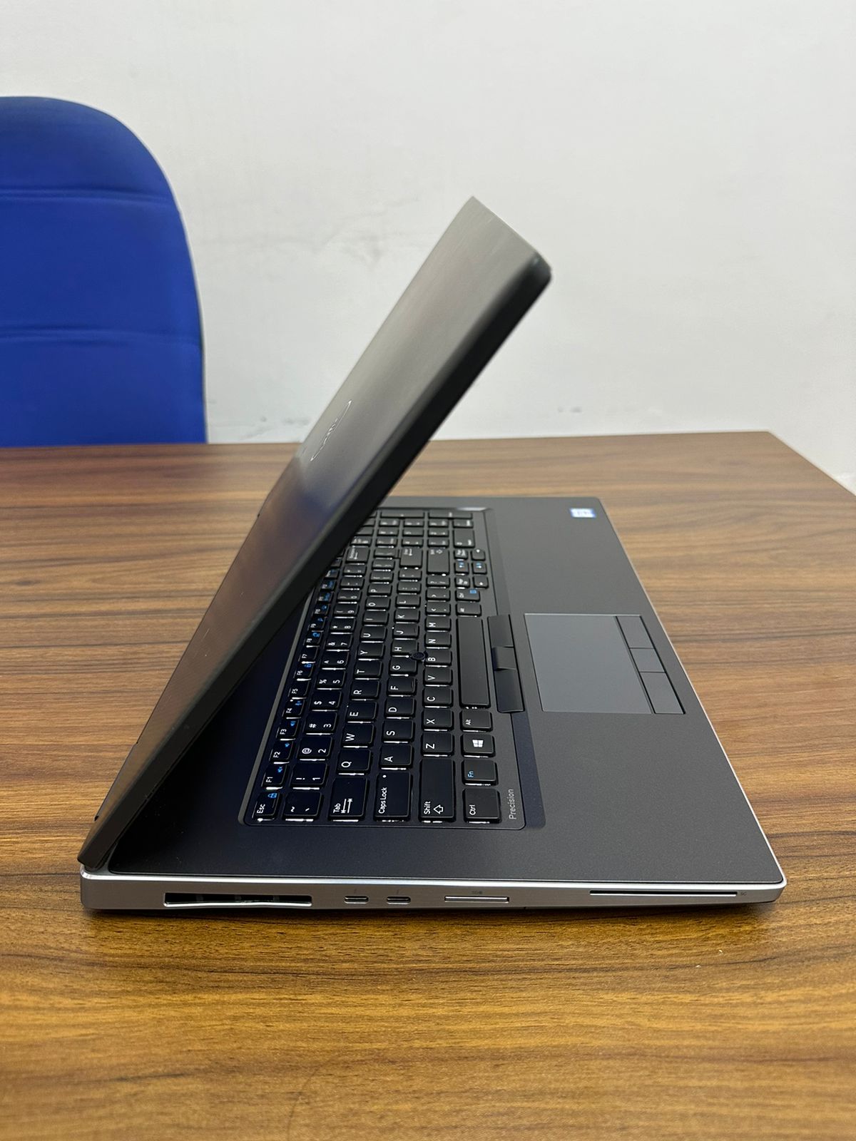 DELL PRECISION 7740 GAMING LAPTOP INTEL XEON-E2276M 32GB RAM /1TB