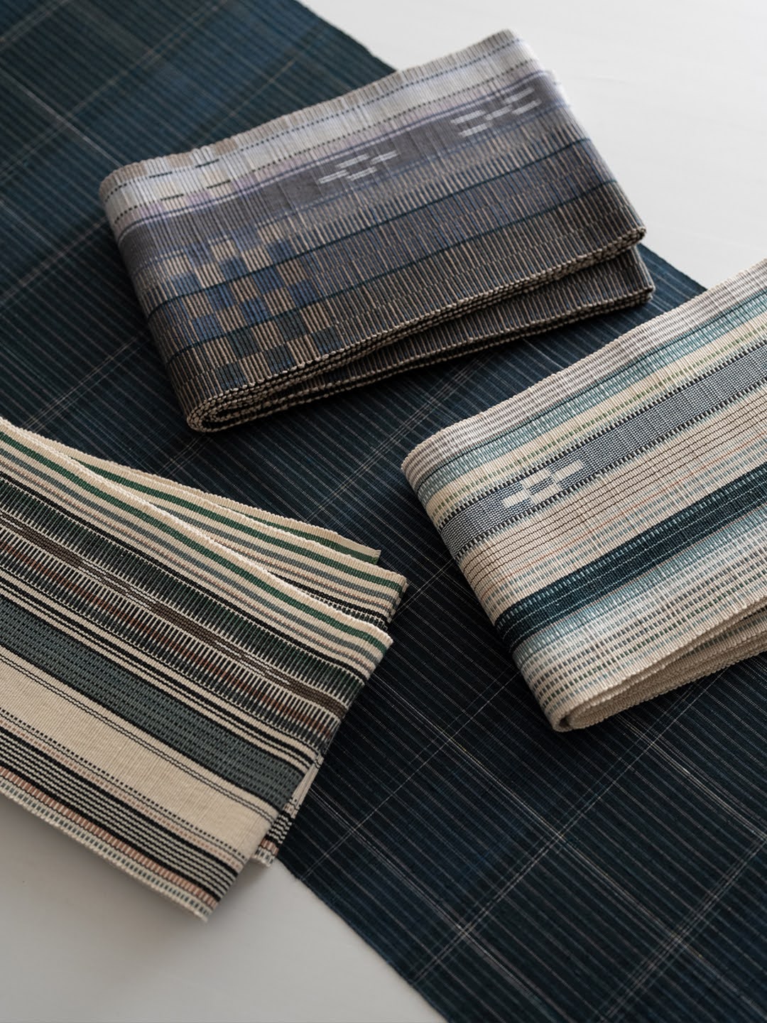 藤娘きぬたや 「総絞りの帯」 九寸名古屋帯 染め帯 灰青色＜お仕立て代