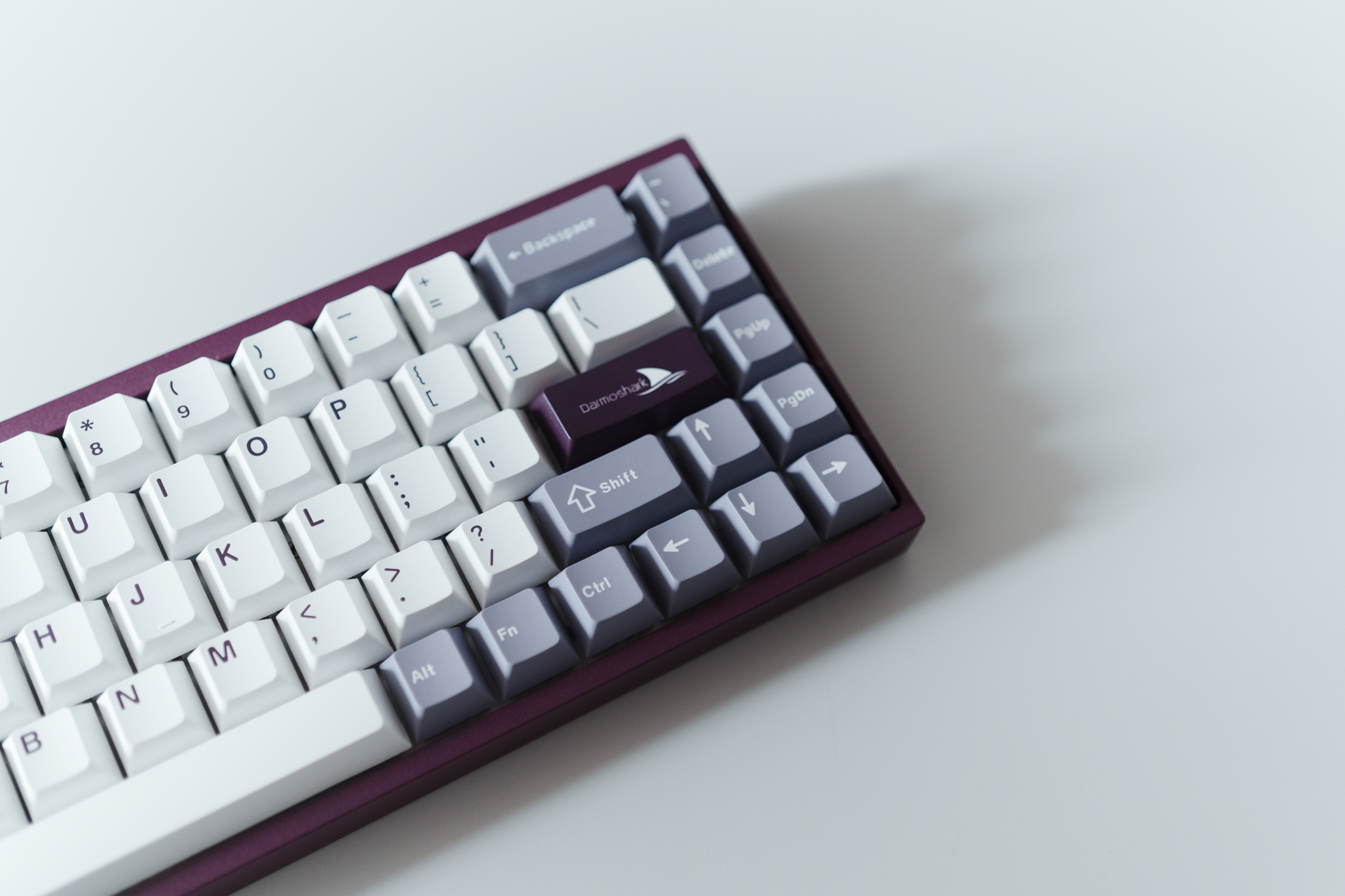 Darmoshark KT68 レビュー：洗練されたパープルデザインが魅力的な