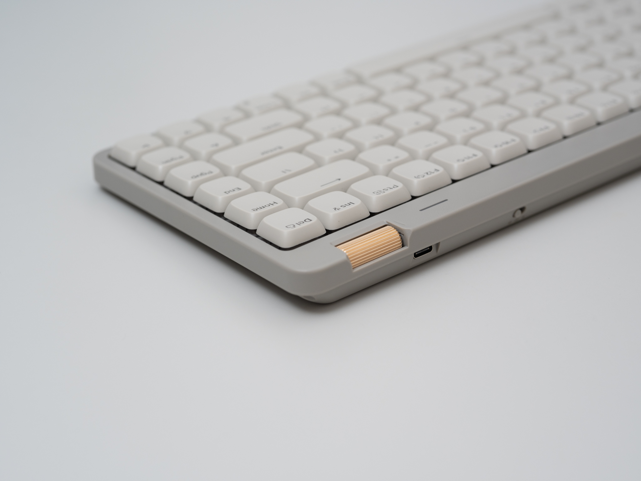 Lofree Flow Lite 84 レビュー：名作ロープロキーボードFlowの後継機