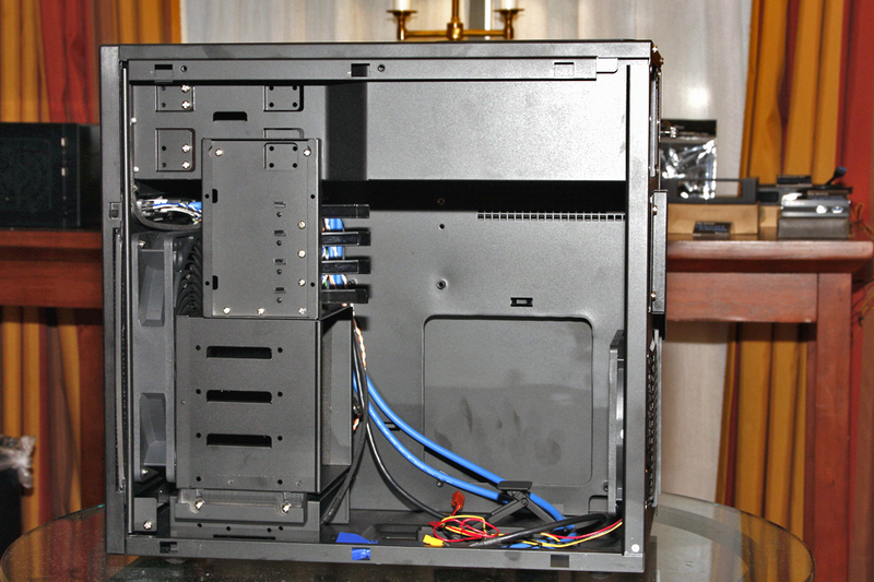 CES2011］SilverStone Technology、microATXケース「TJ08-E」や周辺