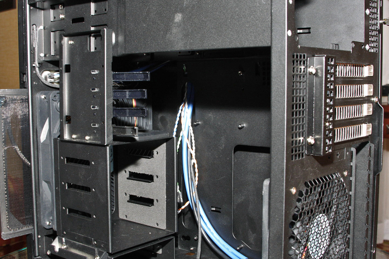 CES2011］SilverStone Technology、microATXケース「TJ08-E」や周辺