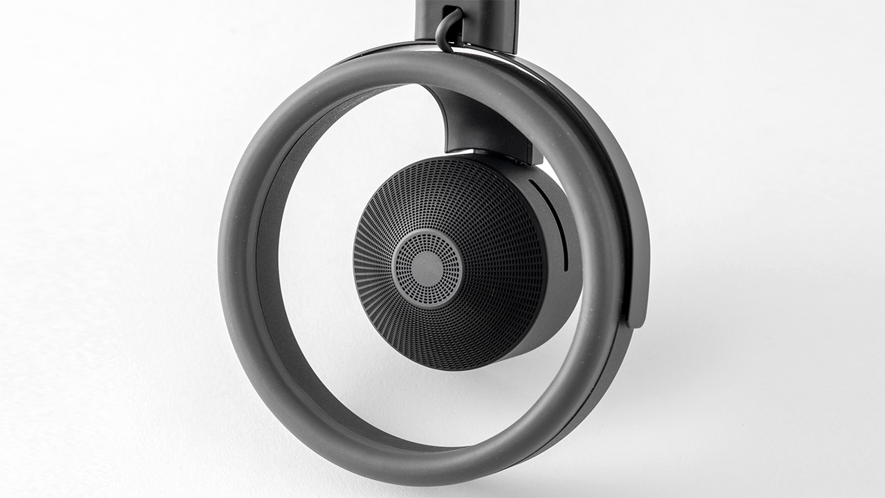 オープンイヤー型なのに音漏れしない 「nwm ONE」の実力は本物か：日経