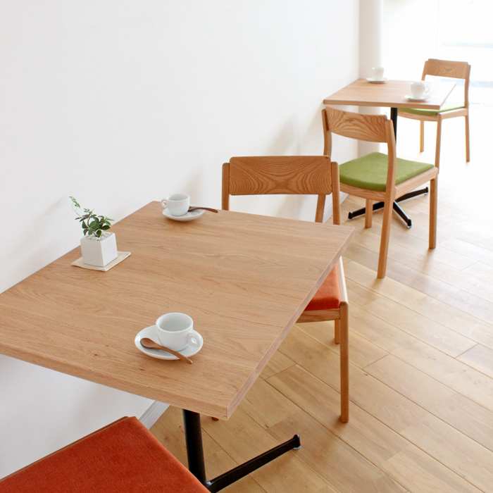 カフェテーブル