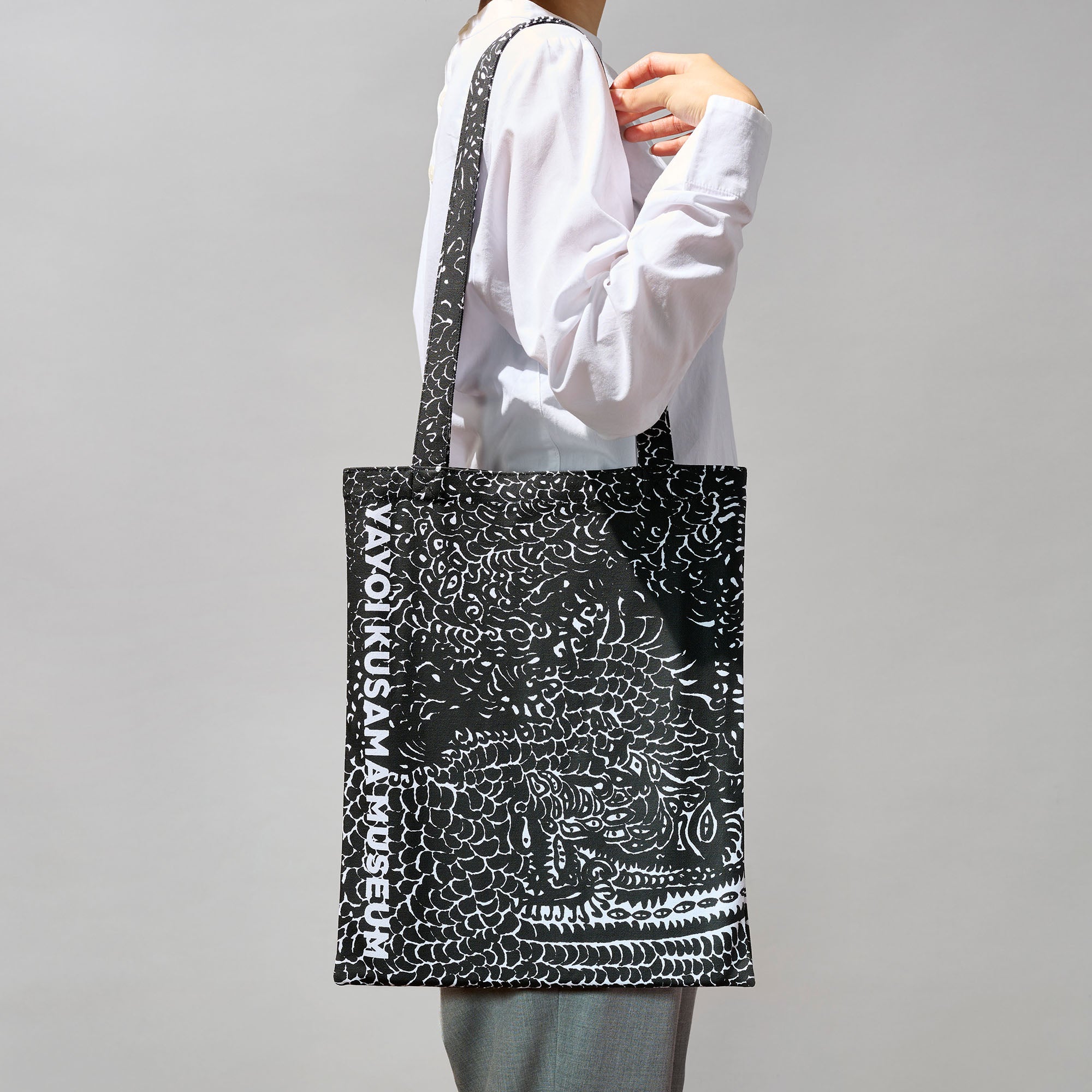 トートバッグ（ブラック）｜草間彌生 アートグッズ公式オンラインストア