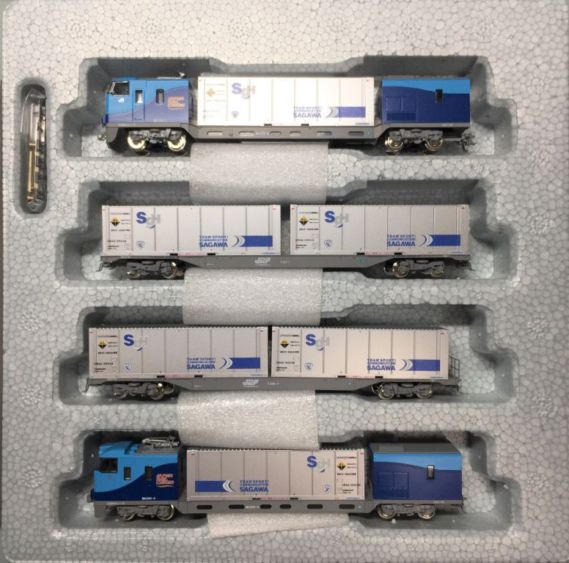 KATO M250系スーパーレールカーゴ（新デザインコンテナ）が入線です