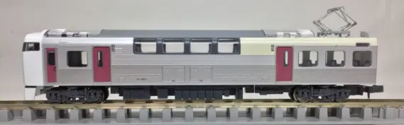 215系 1次形「湘南ライナー」が入線いたしました。 マイクロエース