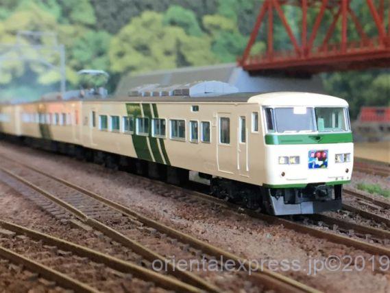 185系（踊り子・強化形スカート付）が入線しました。TOMIX 98304