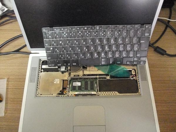 Apple PowerBook M8407 G4 HDD取り外し | PC技術者の「あっ！」