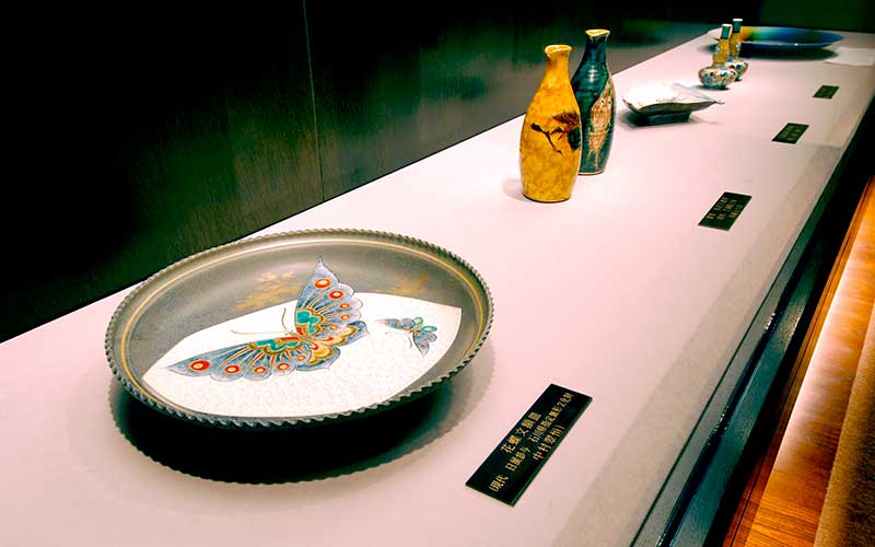 伝統美術の館：古九谷、吉田屋窯の世界 | 加賀 伝統工芸村 ゆのくにの森