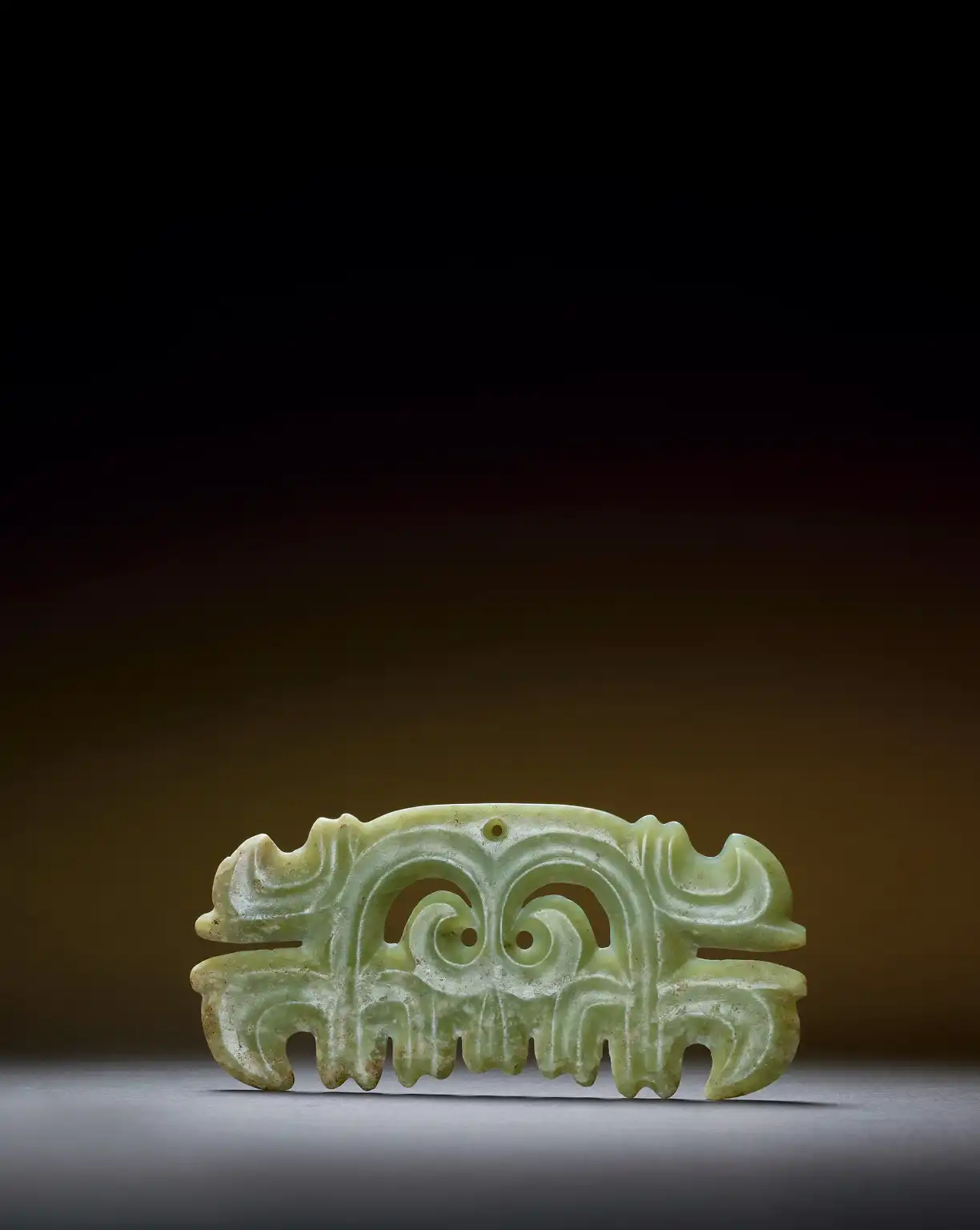 8006 紅山文化勾雲形玉佩- 圓國際藝術有限公司