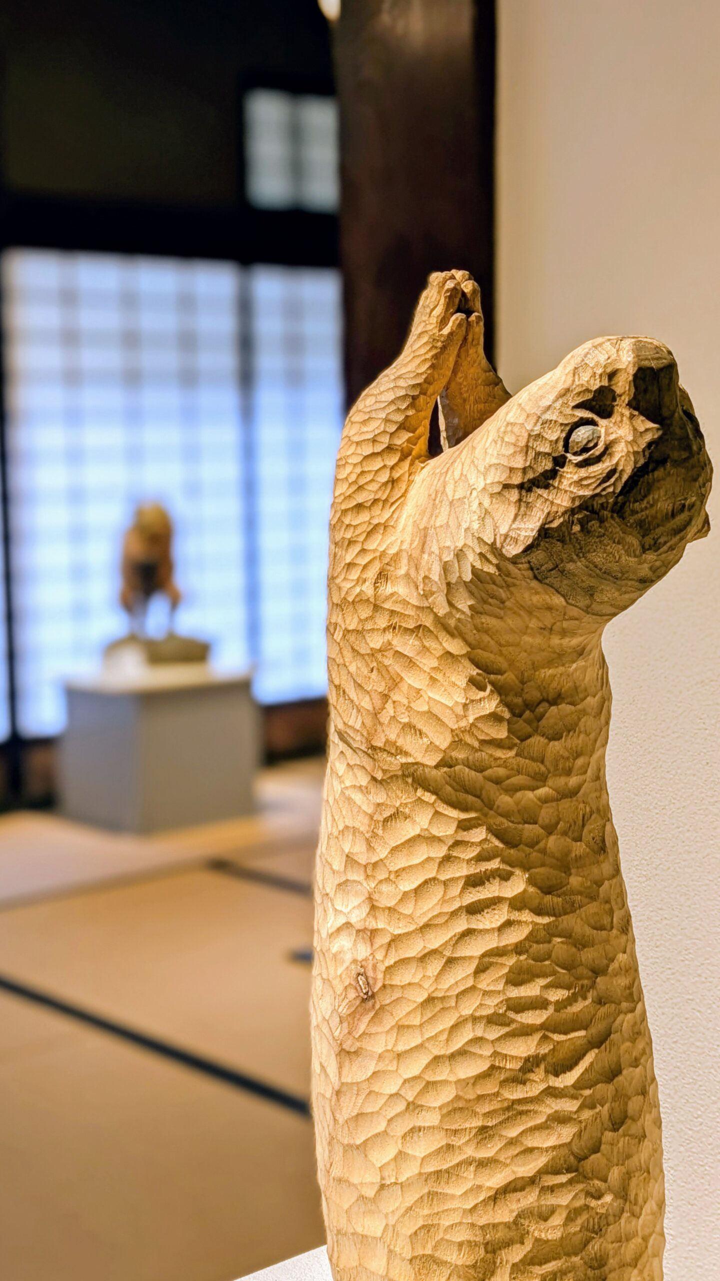 幻の「浜坂地エビ」を求めて 「料理旅館 芦屋荘」と木彫フォークアート