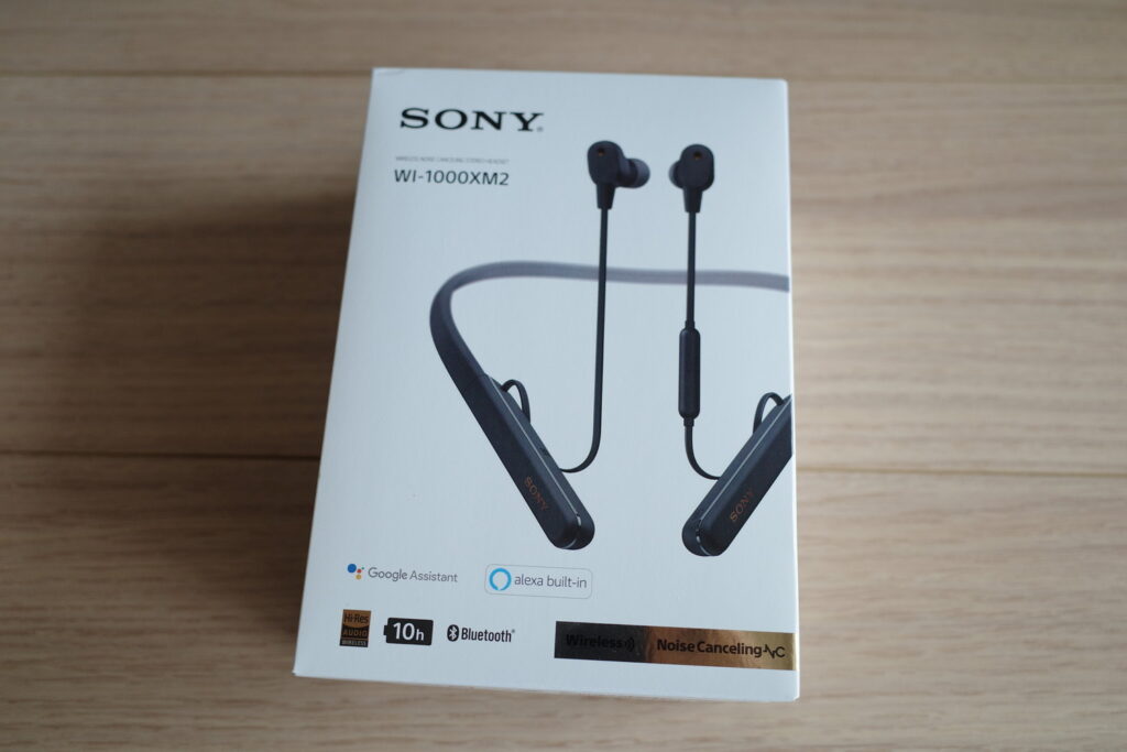 飛行機や電車での移動時にぴったりな首掛けできるノイズキャンセリング