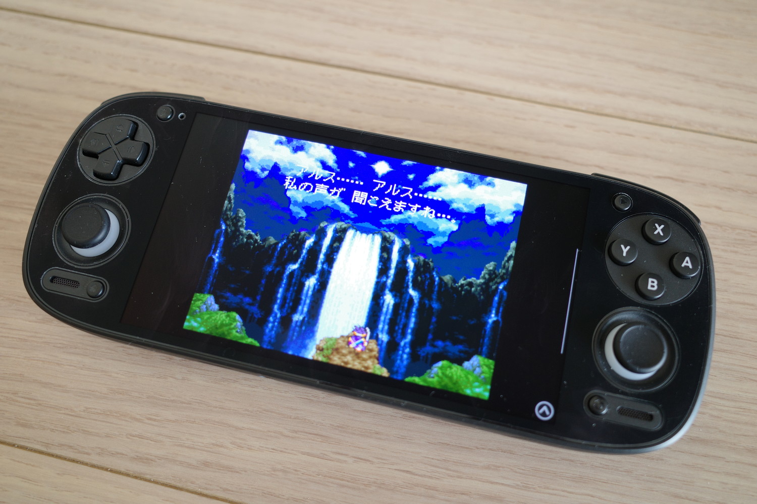 レトロゲームから最新ゲームまで楽しめるAndroid搭載ゲーム機、Retroid