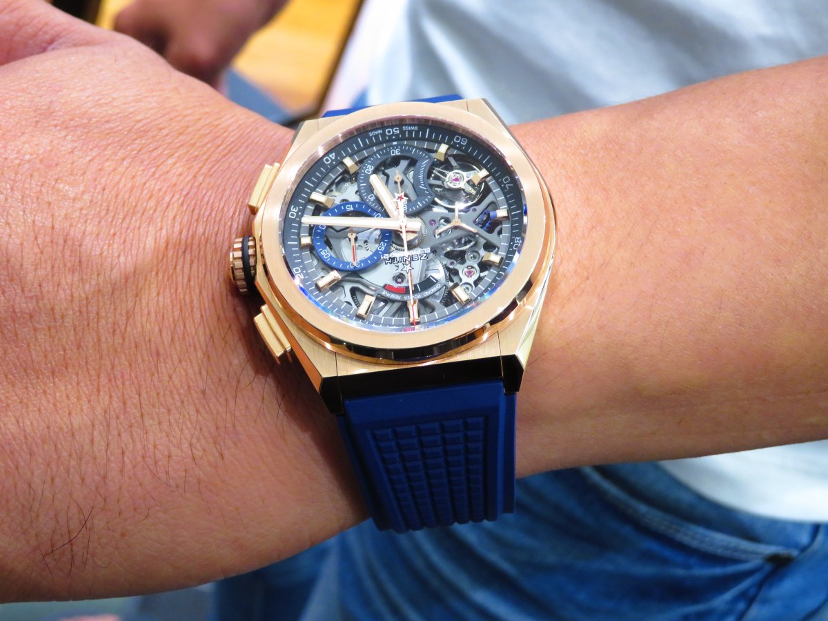 ゴールドのデファイ エル・プリメロ21にブルーラバーストラップが