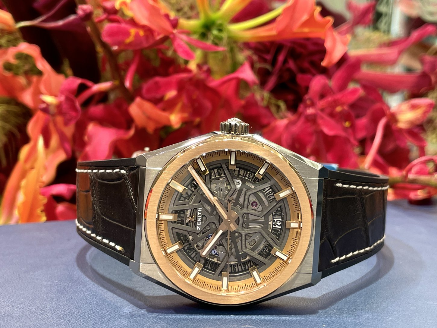 18Kローズゴールド×チタンの見事なコントラスト！『デファイ