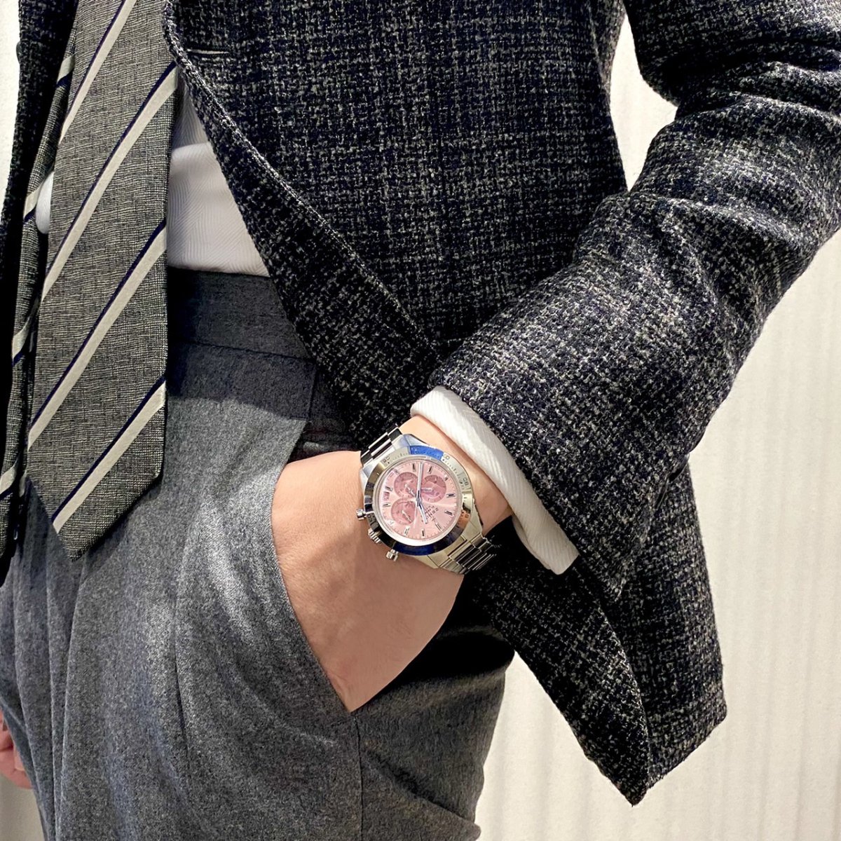 41mmのメンズサイズのスポーツウォッチでピンクカラーは希少すぎる