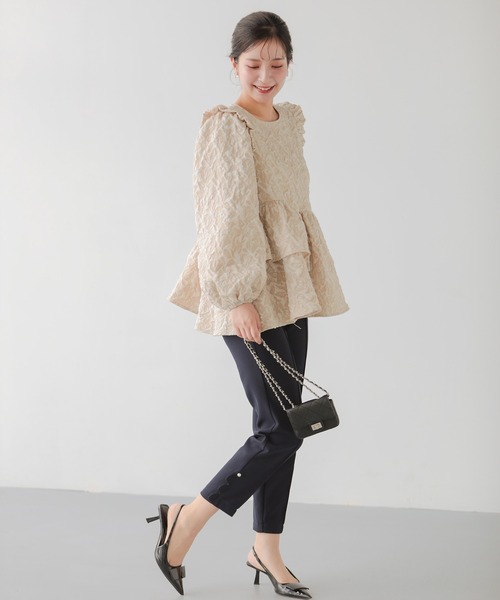 Fit more（フィットモア） アシンメトリーフリルジャガードトップス