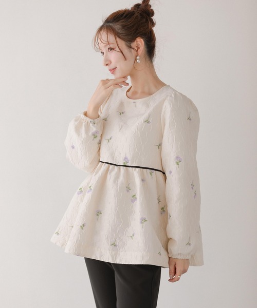 Fit more（フィットモア） フラワージャガードペプラムトップス