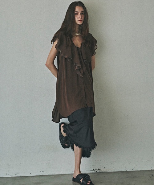 LA BELLE ETUDE（ラベルエチュード） ブラウス シャツ BIG Vネック前