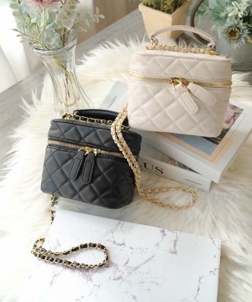 Ada. ショルダーバッグ バッグ キルティング バニティ ショルダー